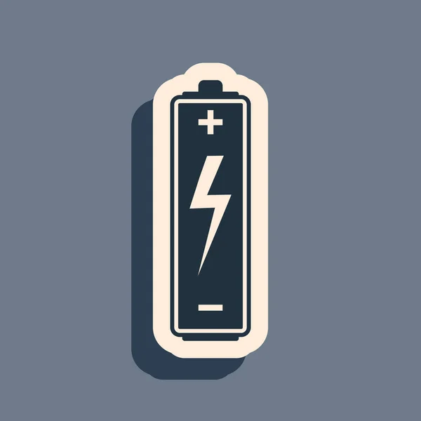 Zwarte batterij pictogram geïsoleerd op grijze achtergrond. Bliksemschicht symbool. Lange schaduw stijl. Vector Illustratie — Stockvector