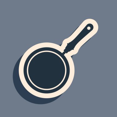 Gri arkaplanda siyah tava simgesi izole edildi. Uzun gölge tarzı. Vektör İllüstrasyonu