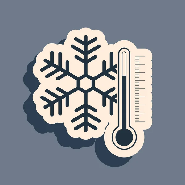 Termômetro preto com ícone de floco de neve isolado em fundo cinza. Estilo de sombra longo. Ilustração vetorial — Vetor de Stock