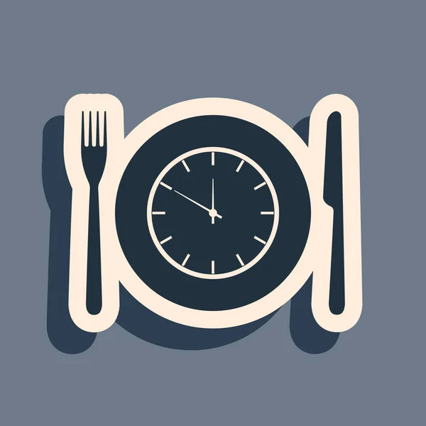 Schwarze Platte mit Uhr, Gabel und Messer-Symbol auf grauem Hintergrund. Mittagszeit. Essen, Ernährung, Essenszeit und Ernährungskonzept. Langer Schatten. Vektorillustration — Stockvektor