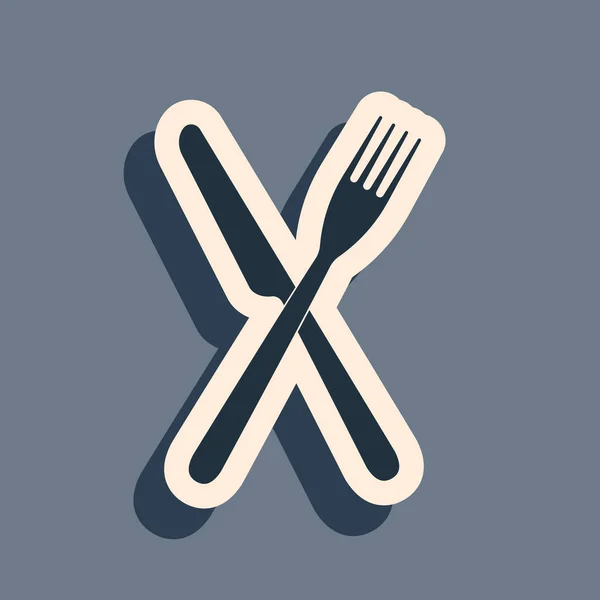 Fekete Crossed villa és kés ikon elszigetelt szürke háttér. Étterem ikon. Hosszú árnyék stílus. Vektorillusztráció — Stock Vector