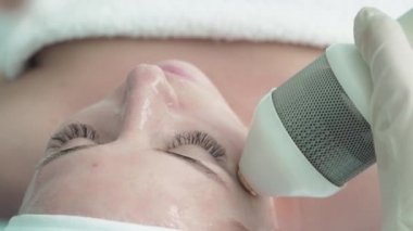 Kriyoterapi yüz güzellik uzmanı yapar