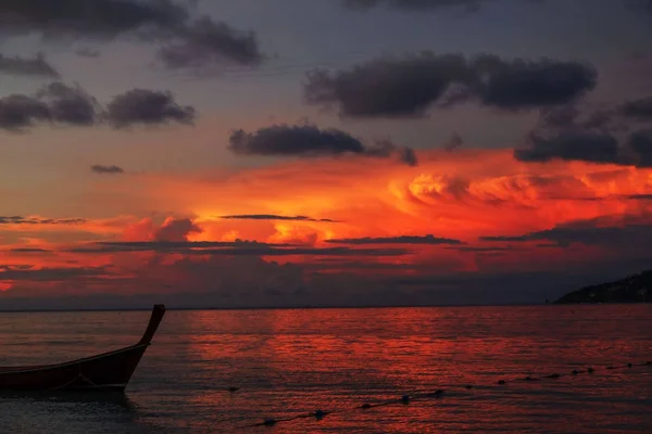 Puesta de sol ardiente en Tailandia —  Fotos de Stock