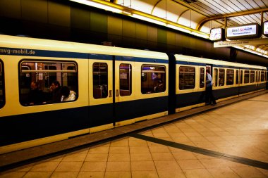 Münih metro istasyonu