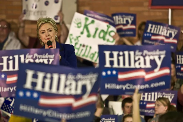 Hillary Clinton à l'appareil — Photo