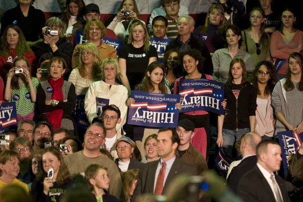 Hillary Clinton à l'appareil — Photo