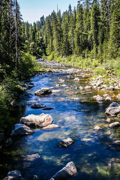 Río en las montañas — Foto de Stock