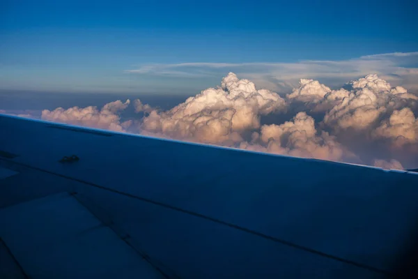 Vista aérea de las nubes al atardecer — Foto de Stock