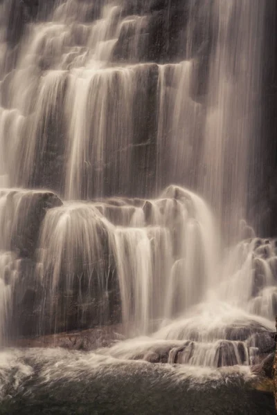 Cascade avec flou — Photo