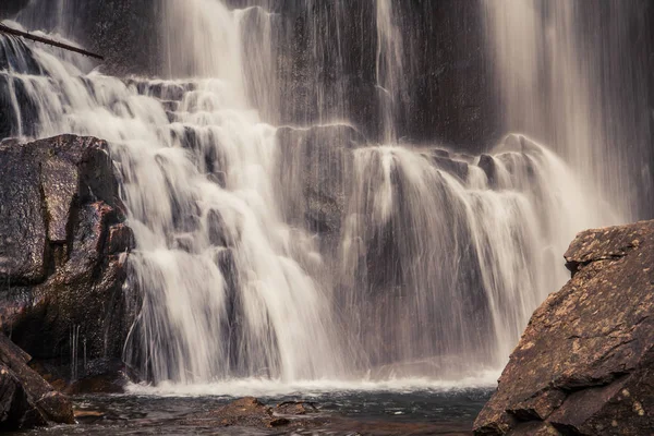 Cascade avec flou — Photo