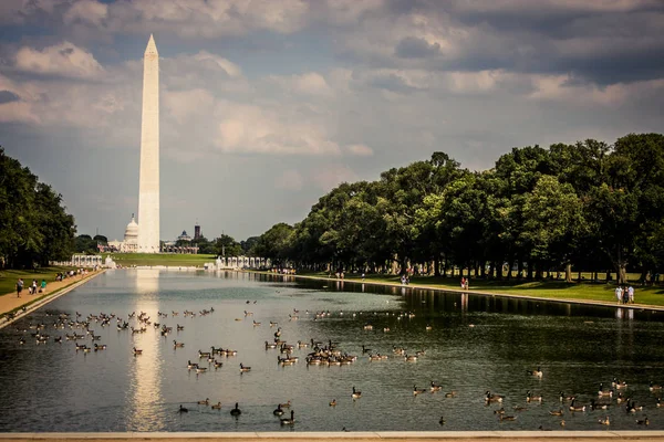 Washington Memorial and capitol building — Stock Photo, Image