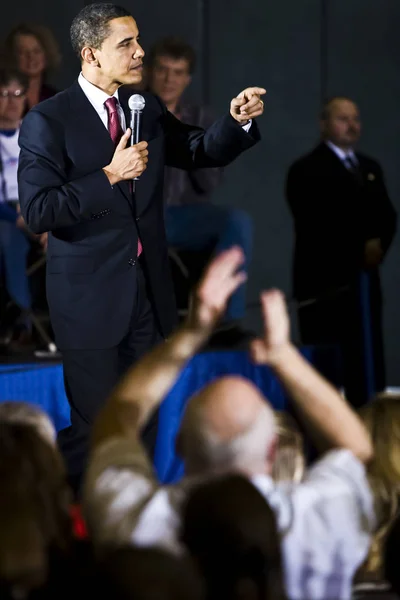 Barack Obama à l'appareil — Photo