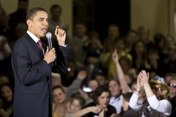 Барак Обама говорит — стоковое фото