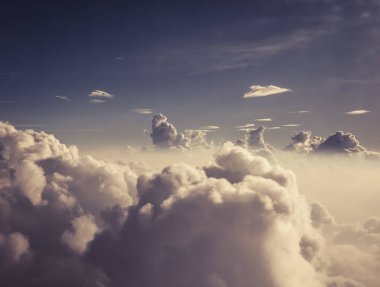 Yüksek irtifa bulutlar görünümünü