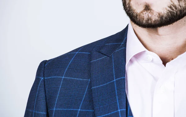 Detalle de una chaqueta de traje azul en un hombre —  Fotos de Stock