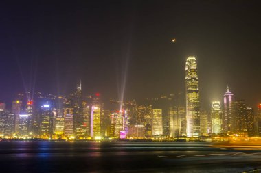 Geceleyin Hong Kong silueti