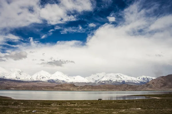 Karakurum sıradağlarının — Stok fotoğraf