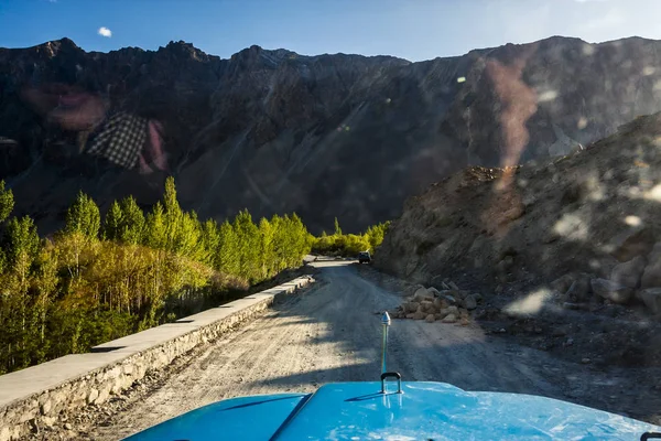 Vista a lo largo de la autopista Karakoram en el norte de Pakistán — Foto de Stock