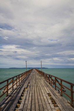 Denizin için ahşap iskele başlığı