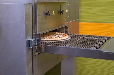 Sıcak pizza yapma, İtalyan pizza, malzemeler, pişmiş, aromalı