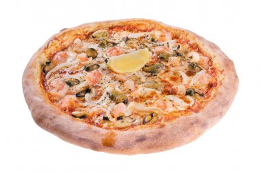İzole beyaz zemin üzerine deniz ürünleri ile İtalyan pizza
