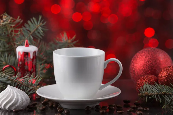 White cup of coffee in festive decoration, Christmas toys, red bokeh background, sweet dessert — Stock Photo, Image