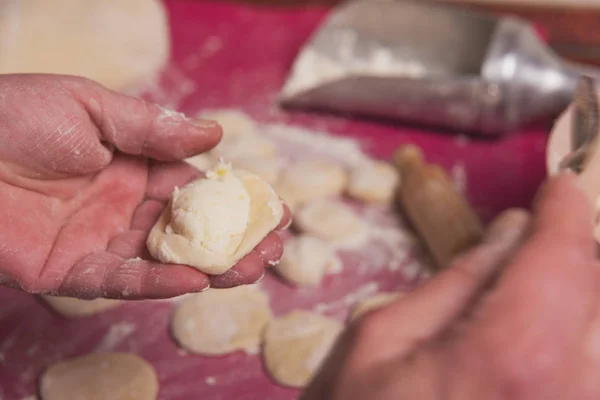 Cocinar Cocina Del Plato Nacional Ucraniano Utilizando Masa Harina Blanca —  Fotos de Stock