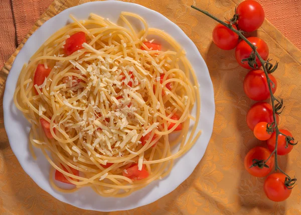 Italian Parmesan Pasta White Plate Sprinkled Spices Decorated Chili Tomatoes — Stock Photo, Image