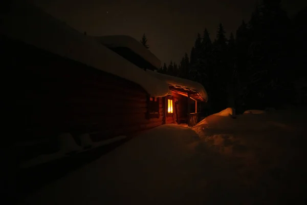 Märchenlandschaften Der Winterkarpaten Mit Einer Charmanten Milchstraße Himmel Touristenzelte Und — Stockfoto