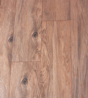 Zeminde seramik fayans ahşap döşeme tarzında.