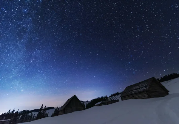 Une Nuit Étoilée Brillante Dans Les Montagnes Avec Voie Lactée — Photo