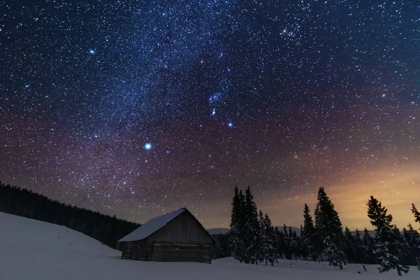Una Brillante Noche Estrellada Las Montañas Con Vía Láctea Cielo — Foto de Stock