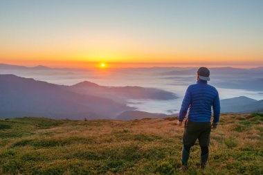 Güzel dağ manzaralı Ukrayna Karpatları 'nda yaz mevsimi