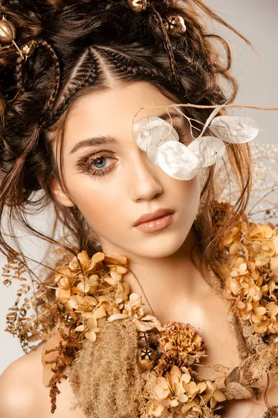 Attractive Fashionable Woman Golden Makeup Wreath Looking Camera — Stock Photo, Image