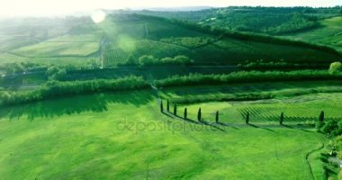 Güzel İtalyan peyzaj havadan görünümü. Toscana güzellik yukarıdan.