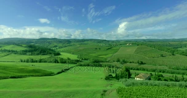 Zdjęcia lotnicze z malowniczej Toskanii hills Zobacz. — Wideo stockowe