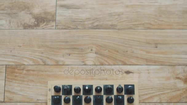 Chessboard and its figures lined up to start the game, view from above and move from top to bottom, High Angle chess board — Stock Video