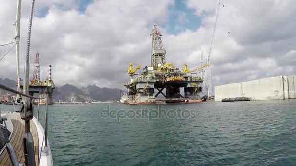 Pov 요트 항구, 화물 포트에 의해 도청 및 신호 전달에 반환 — 비디오
