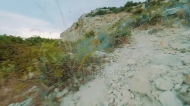 POV shot aşırı yürüyerek gittiği yoldan denize erişim Dağları, Tarih