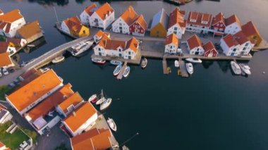 Havadan çekim muhteşem deniz defne ile su taşımacılığında modern bir Avrupa şehri, Norveç, üstten görünüm