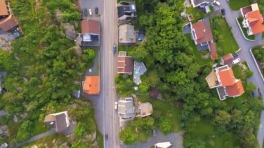 Tipik Avrupa şehri, varoşlarda, çatılar, yollar ve kentsel altyapı hava atış.