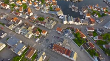 Modern kentsel, banliyö altyapısı tipik bir Avrupa kenti üzerinden uçan hava atış