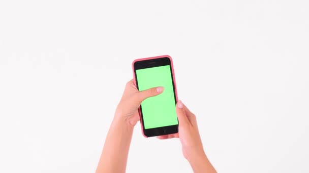 POV shot close-up female hands flipping tape of social networks at green screen using smartphone — Αρχείο Βίντεο