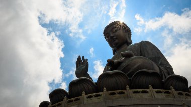Tian Tan buddha statue güneş ışığı ile
