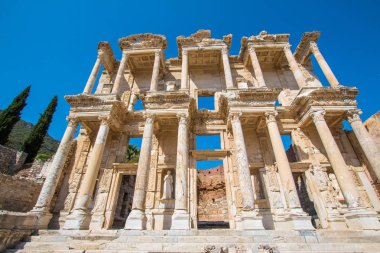 Türkiye 'nin Efes kentindeki Celsus Kütüphanesi