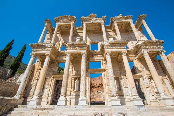 Türkiye 'nin Efes kentindeki Celsus Kütüphanesi