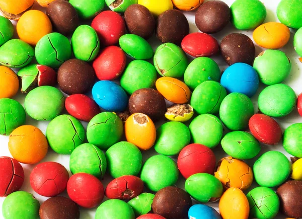 Фон сухих поврежденных цветных конфет крупным планом . — стоковое фото