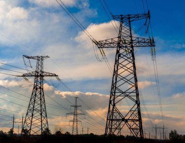 Elektrik direkleri ve kablo hatları. Yatay biçimi.