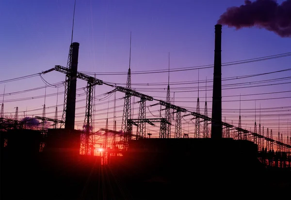 Silhouette of gas turbine electrical power plant against sunset. — Stock Photo, Image