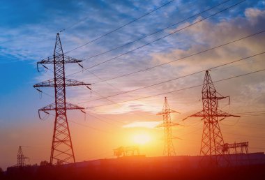 Gün batımında elektrik enerjisi akımı